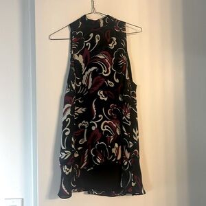 Gorgeous Parker overlay scalloped bottom top